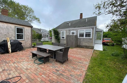 Nantucket Town Cottage | Charming Pet Friendly Cottage