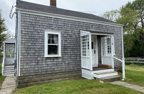Nantucket Town Cottage | Charming Pet Friendly Cottage