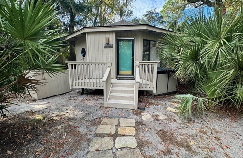 Night Heron House | Charming Pet-Friendly Bungalow in Sea Pines – Walk to the Beach, Lagoon View
