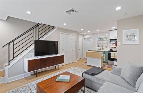 Queen Village Cottage | Charming Philly Cottage w/Parking on Quiet Street Near City Hotspots