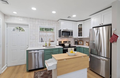 Queen Village Cottage | Charming Philly Cottage w/Parking on Quiet Street Near City Hotspots