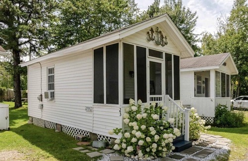Pine Point Apartment | Charming Pine Point OOB Beach Cottage Tiny House, Steps away from the beach