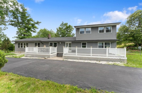 East Stroudsburg House | Charming Poconos retreat w/hot tub & fireplace | Pocono Pines by Boutiq