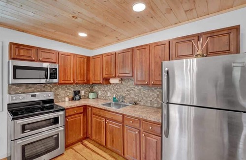 Canadensis Apartment | Charming Pocono Boutique | Firepits | Pickleball
