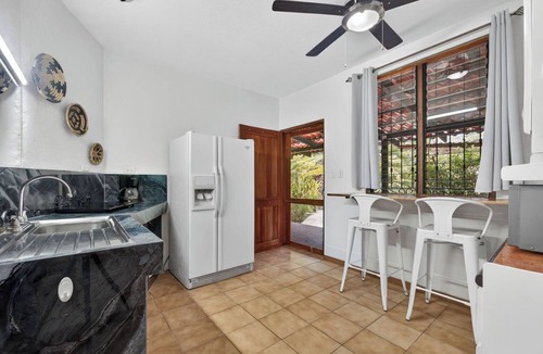 Playa Hermosa Cottage | Charming poolside Coco Cottage