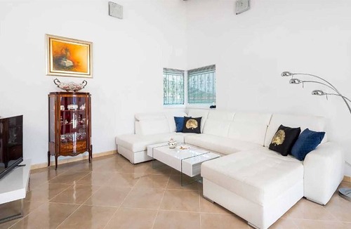 Klis Villa | Charming poolside villa in the countryside