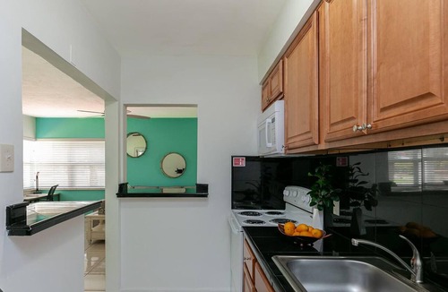 Poinciana Park Apartment | Charming Private 1 bedroom with Full Kitchen – Perfect Location!