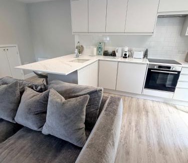 Woking House | Charming Private 1 Bed Annexe Retreat Near Ripley