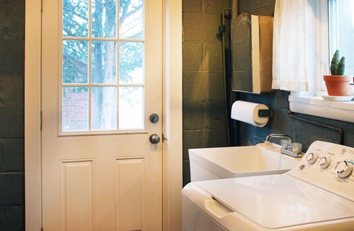 Beacon House | Charming Private 2 BR Beacon Bungalow Getaway