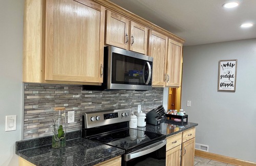 St. Anthony House | Charming, Private , 3BR, 1Bath Main Floor Close to all action Stadiums & Sports