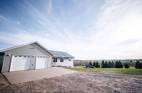 Sand Creek House | Charming & Private 4 BR Country Getaway