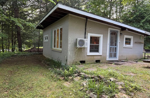 Laconia Cottage | Charming private cottage in Sanbornton with beach access to Lake Winnisquam.