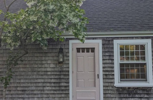 Adamsville House | Charming private entry suite/bath in Tiverton Four Corners-Close to Newport