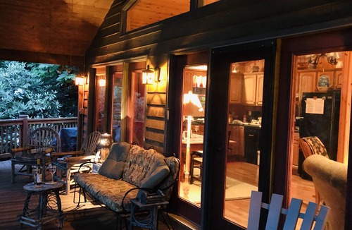 Mirror Lake Cabin | Charming Private Getaway Nestled in Trees; Close to Town!