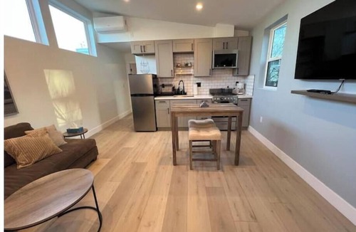 Palms Apartment | Charming Private GuestHouse