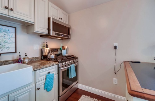 La Mesa Cottage | Charming, private, pet friendly cottage close to all that San Diego has to offer