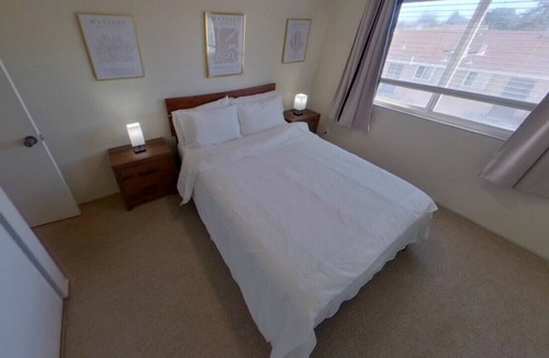 Old San Leandro Apartment | Charming private room in condo