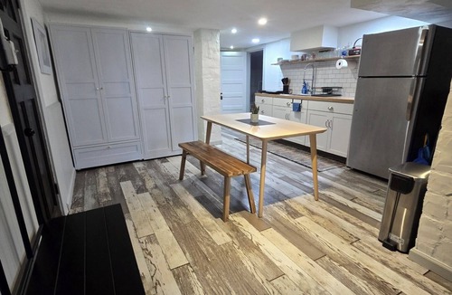 Roanoke Apartment | Charming private studio near downtown, hospitals, hiking, rivers. Pet friendly.