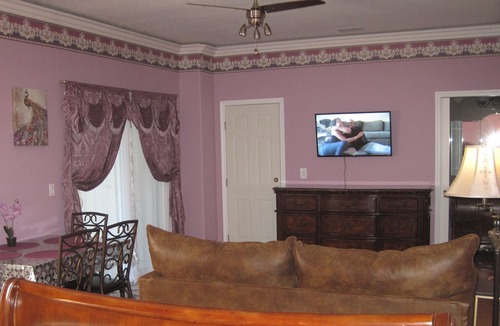 Citrus Heights Apartment | Charming Private Very Romantic Studio. Pool access.