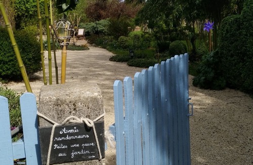 Moulinet House | Charming property -ideal for 8- with swimming pool surrounded by hazelnut trees
