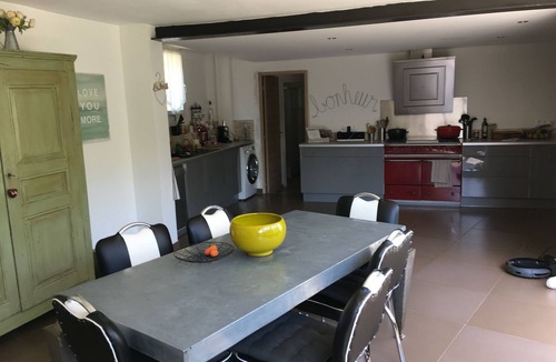 Merindol House | Charming property with swimming pool and SPA in a quiet location