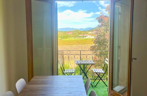 Sablet Apartment | Charming Provençal duplex with vineyard view