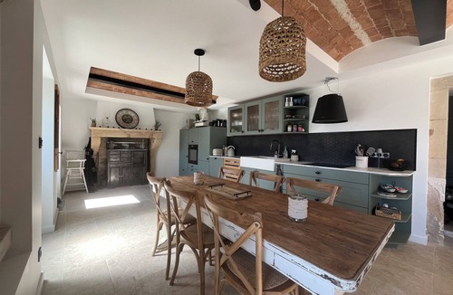 Valaurie House | Charming Provencal farmhouse with swimming pool near the Château de Grignan