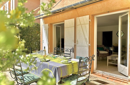 Pont Royal House | Charming Provence Villa: 3BR, Pool, A/C, Wi-Fi, Parking, Golf Nearby