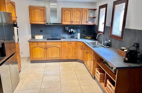Les Michels Villa | Charming Provence Villa: Pool, BBQ & A/C · Near Aix & Beaches