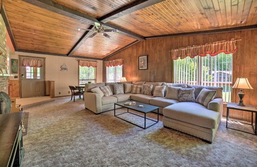 Westford House | Charming Pymatuning Lake House Near Park & Beach