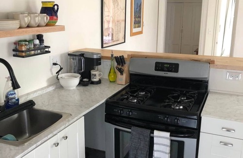 Kingston Apartment | Charming & Quaint 1 bed in Historic Uptown!