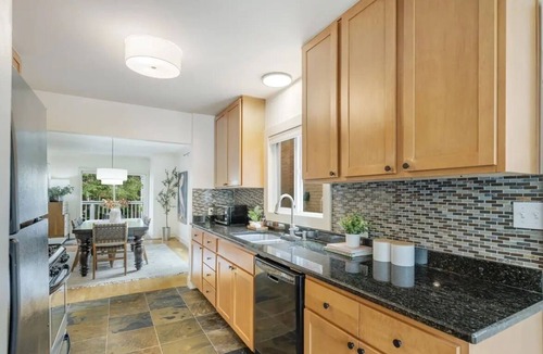 East Queen Anne House | Charming Queen Anne Craftsman Home - 4BR, 3BA, 2 Full Kitchens, sleep 10+