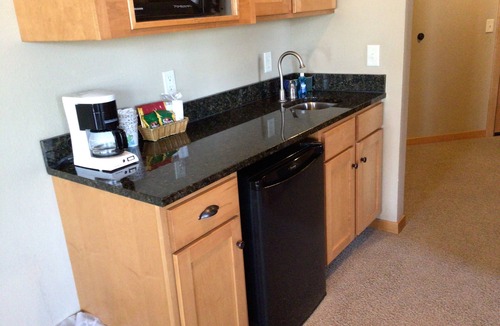 Three Lakes Apartment | Charming Queen Studio for Two Northernaire Resort – Three Lakes, WI