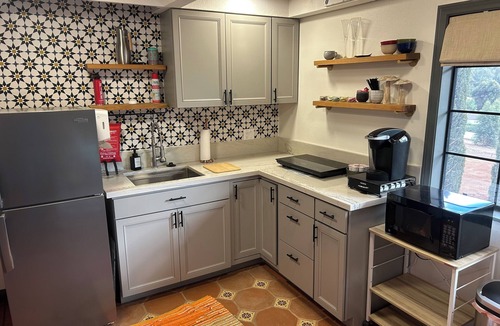 Fallbrook Cottage | Charming, quiet cottage in brilliant Fallbrook with AC, WiFi, private, Smart TV.