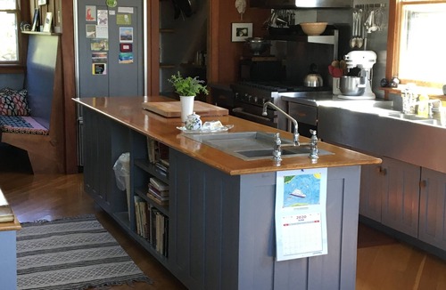 Eel Point House | CHARMING,QUIET, SPACIOUS BUNGALOW,NEAR SUNSET BEACH, WALKING TRAIL,BIKE PATH,BUS