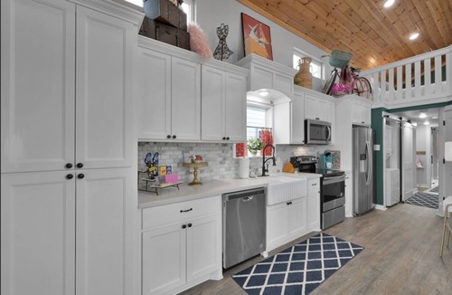 Willis Cottage | Charming, quiet, sun filled, lakefront