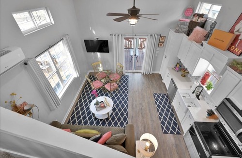 Willis Cottage | Charming, quiet, sun filled, lakefront