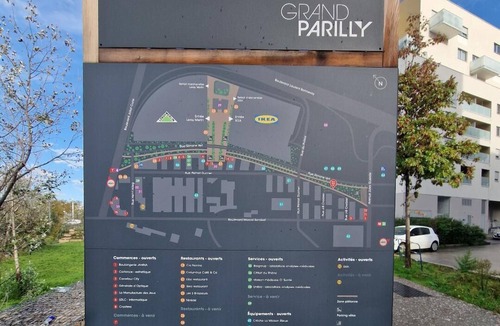 Parilly Apartment | Charming, quiet T2 with terrace, 3 minutes from the metro and Parc de Parilly
