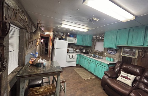 Duval County House | Charming Ranch Retreat: Cozy 2-Bedroom Sleeps 9!
