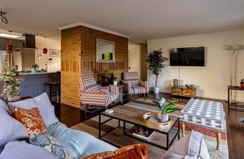 Ravenna House | Charming Ravenna home at a great location - close to restaurants, shops, parks.