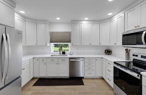 West Liberty Apartment | Charming-relaxing 3BR farmhouse *15min from town