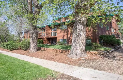 Lower Arapahoe Condo | Charming, remodeled 2-bedroom condo with WiFi, AC in gorgeous Boulder