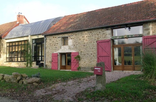 Beaune-d'Allier Cottage | Charming renovated farmhouse with Internet and pets allowed