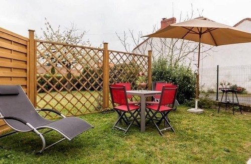 Clisson Cottage | Charming Renovated Cottage in Medieval Clisson with Terrace, Garden, and Modern Amenities