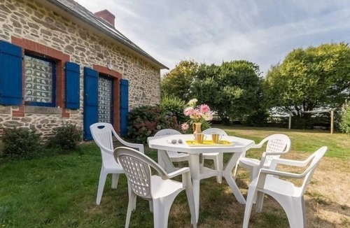 Mesquer Cottage | Charming Renovated Cottage Near Salterns, Close to Beach, Garden, Baby-Friendly, Sleeps 5