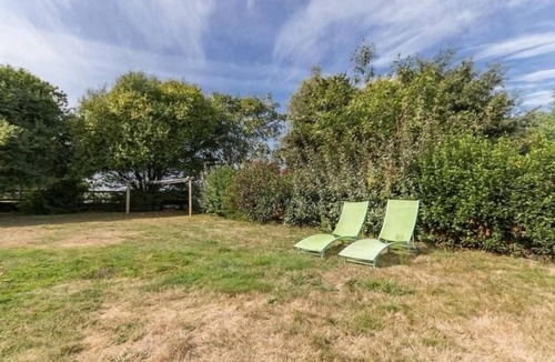 Mesquer Cottage | Charming Renovated Cottage Near Salterns, Close to Beach, Garden, Baby-Friendly, Sleeps 5