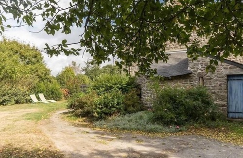 Mesquer Cottage | Charming Renovated Cottage Near Salterns, Close to Beach, Garden, Baby-Friendly, Sleeps 5