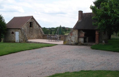 Deux-Chaises Cottage | Charming renovated farmhouse, linens included