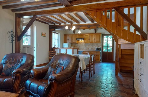La Saucelle Cottage | Charming Renovated Cottage with Garden, BBQ, WiFi & Family Amenities Near Paris