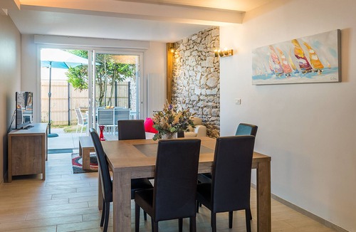 Larmor-Plage House | Charming Renovated Cottage - Beachfront, 2 Bedrooms, Sleeps 5/6, WiFi
